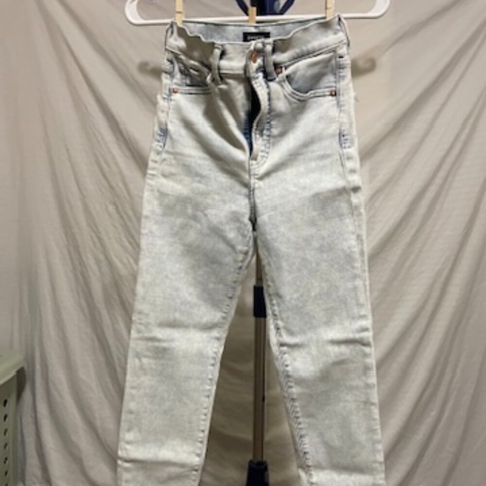 Express Light Wash Jeans - size OOR